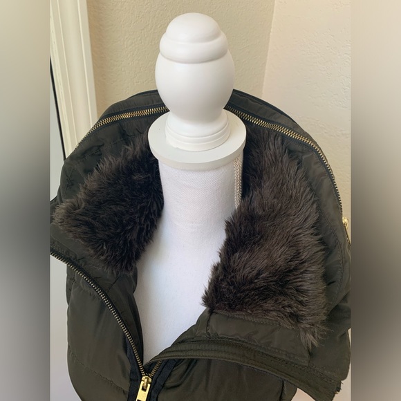 H&M Puffer Vest - Picture 2 of 8